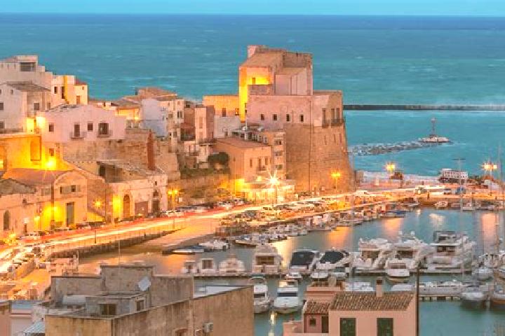 Escorts Ricco del Golfo, Italy — Local Companions