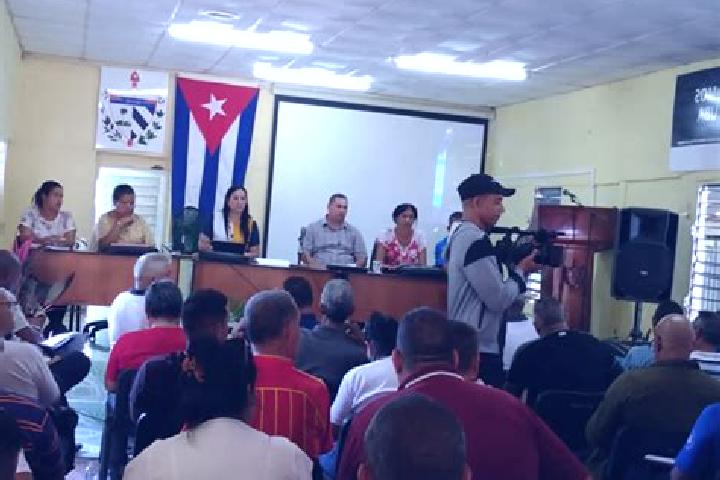 Escorts Rio Cauto, Cuba — Local Companions