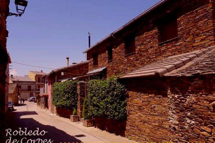 Escorts Robledo de Corpes, Spain — Local Companions