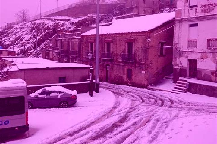 Escorts Roccaforte del Greco, Italy — Local Companions