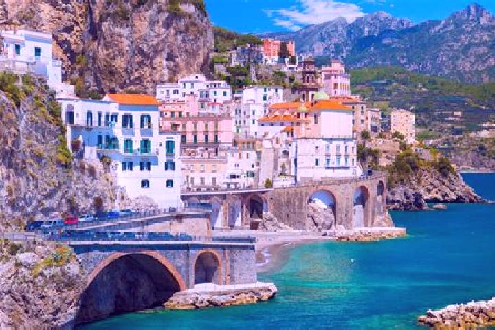 Escorts Roccagloriosa, Italy — Local Companions