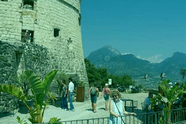 Escorts Rocchetta, Italy — Local Companions