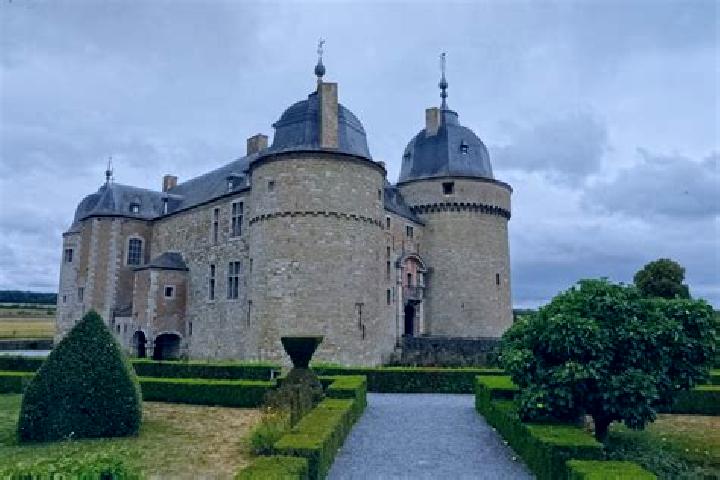 Escorts Rochefort, Belgium — Local Companions
