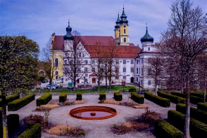 Escorts Rot an der Rot, Germany — Local Companions