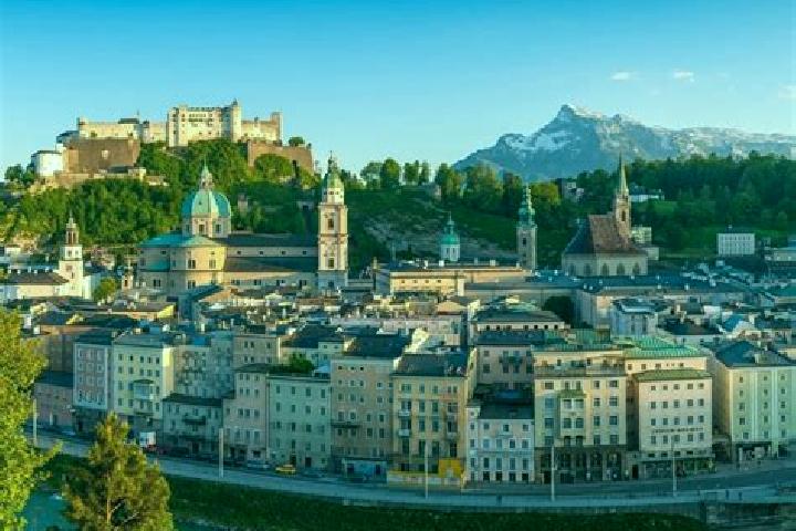 Escorts Rotheau, Austria — Local Companions