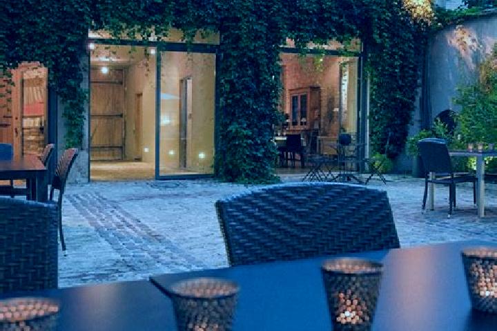 Escorts Rouvres-en-Woevre, France — Local Companions