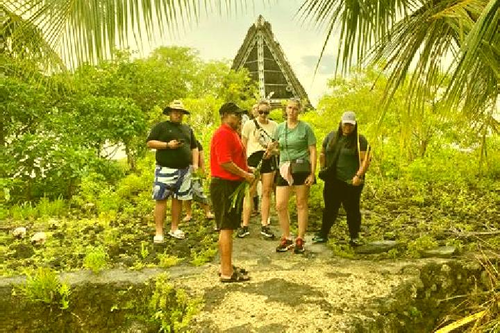 Escorts Rumung, Micronesia — Local Companions