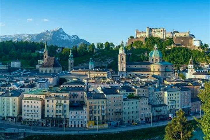 Escorts Rutzenham, Austria — Local Companions