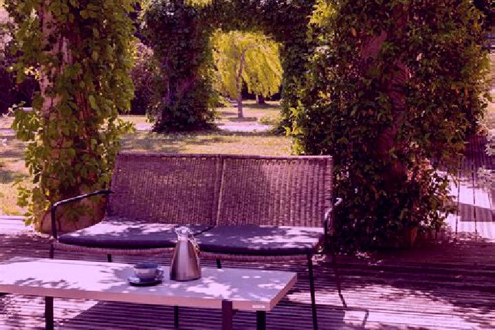Escorts Sabran, France — Local Companions