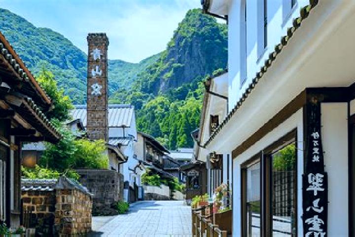 Escorts Saga, China — Local Companions