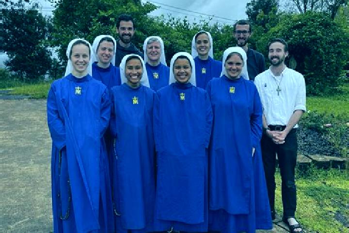 Escorts Saillenard, France — Local Companions
