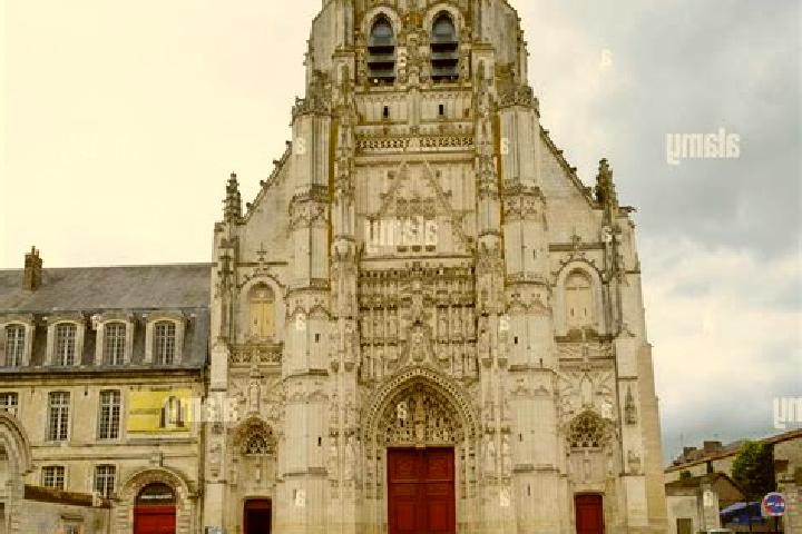 Escorts Saint-Riquier-es-Plains, France — Local Companions