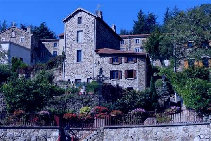 Escorts Saint-Romain-en-Gier, France — Local Companions