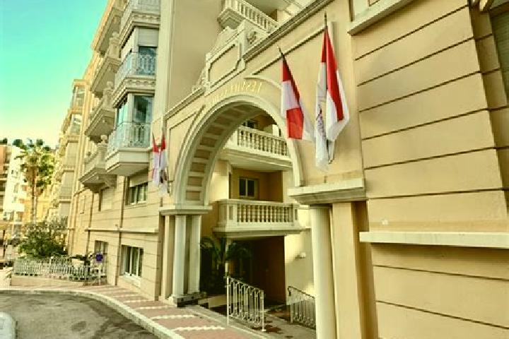 Escorts Saint-Roman, Monaco — Local Companions