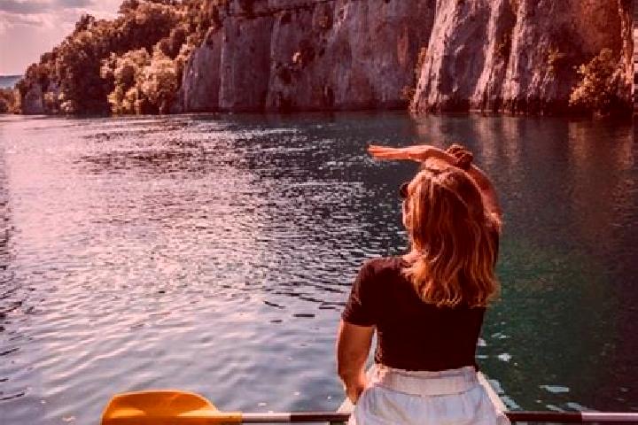 Escorts Saint-Servais, France — Local Companions