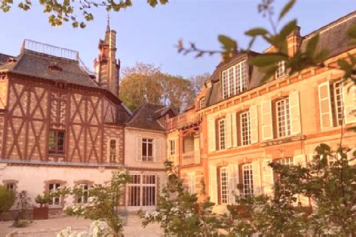 Escorts Saint-Sulpice-de-Pommeray, France — Local Companions