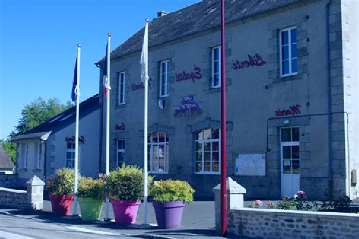Escorts Saint-Sulpice-le-Gueretois, France — Local Companions