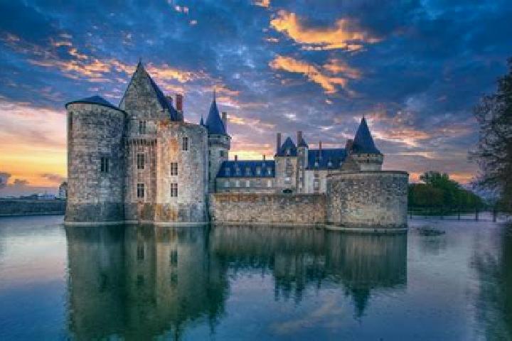 Escorts Saint-Symphorien-le-Chateau, France — Local Companions