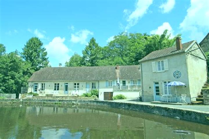 Escorts Saint-Yrieix-la-Perche, France — Local Companions