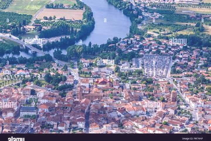 Escorts Sainte-Livrade-sur-Lot, France — Local Companions