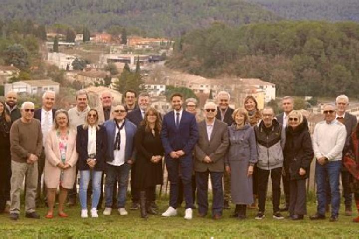 Escorts Salernes, France — Local Companions
