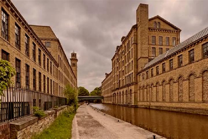Escorts Saltaire, United Kingdom — Local Companions