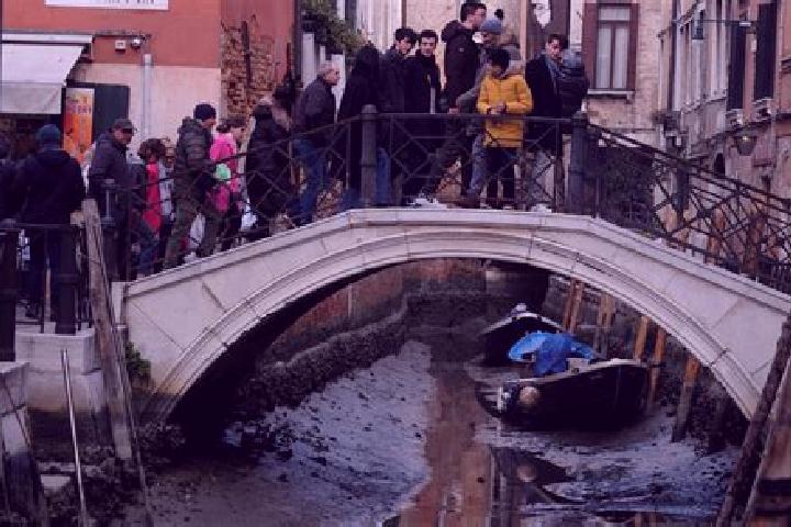 Escorts San Cipriano Po, Italy — Local Companions