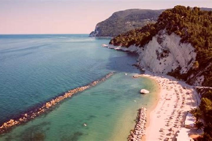 Escorts San Ginesio, Italy — Local Companions