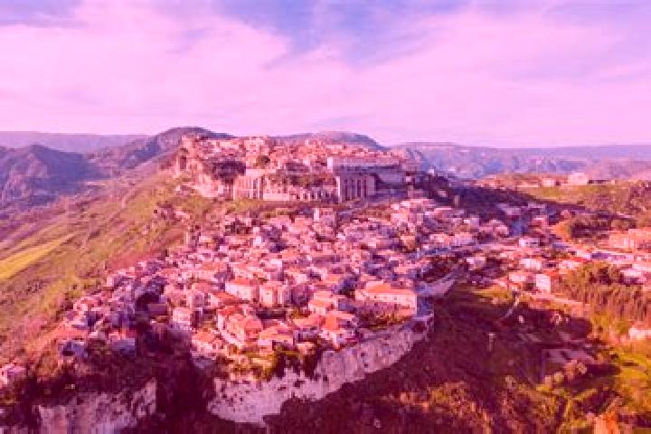 Escorts San Giovanni di Gerace, Italy — Local Companions