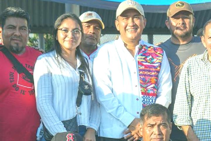 Escorts San Juan Cotzocon, Mexico — Local Companions
