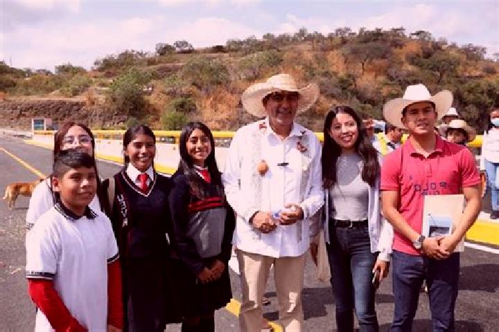 Escorts San Martin Tlamapa, Mexico — Local Companions
