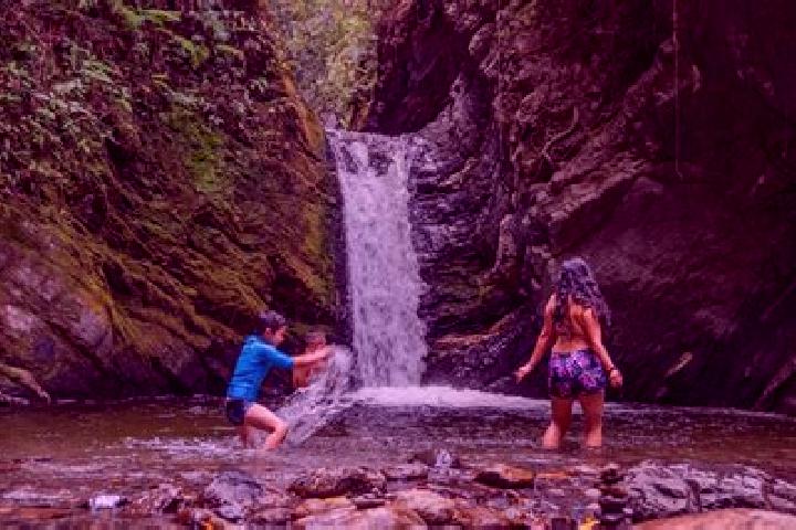 Escorts San Pedro de Vilcabamba, Ecuador — Local Companions