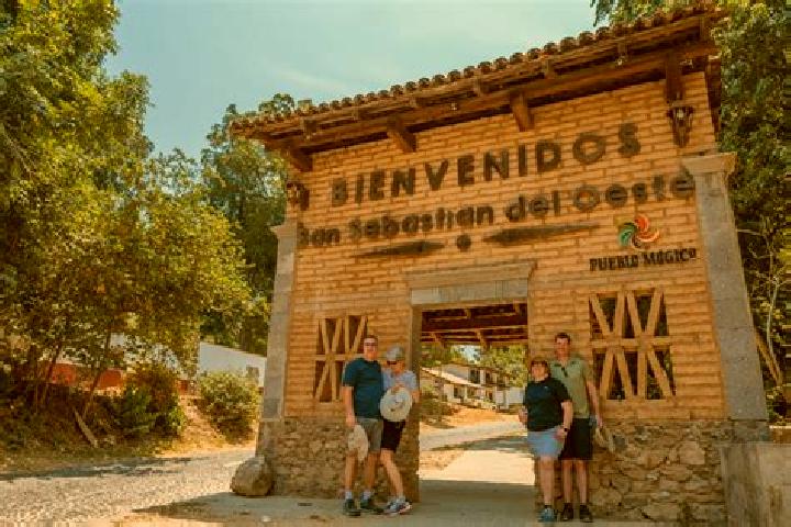 Escorts San Pedro Viejo, Mexico — Local Companions