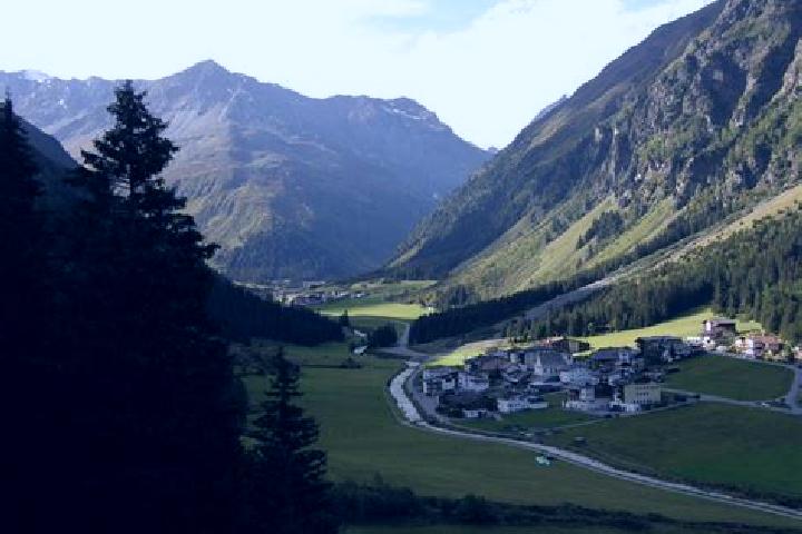 Escorts Sankt Leonhard im Pitztal, Austria — Local Companions