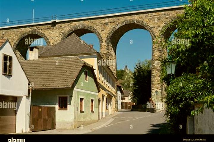 Escorts Sankt Valentin, Austria — Local Companions
