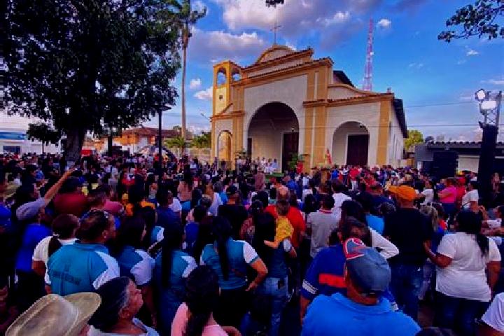 Escorts Santa Maria de Ipire, Venezuela — Local Companions