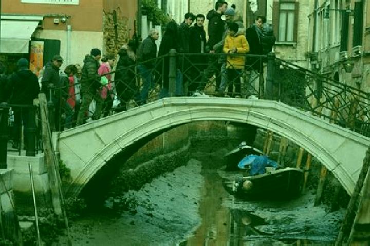 Escorts Santadi, Italy — Local Companions