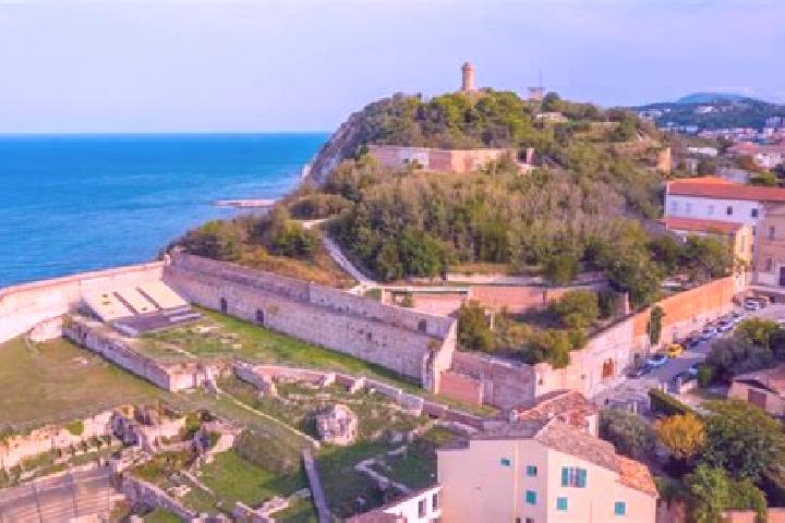 Escorts Sant Elpidio a Mare, Italy — Local Companions
