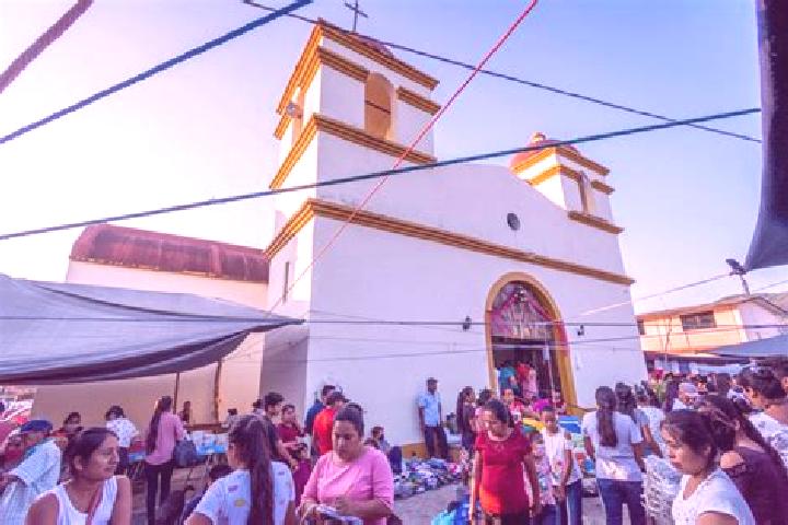 Escorts Santo Domingo de Capilla, Peru — Local Companions