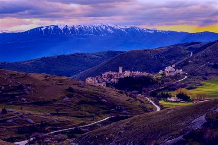Escorts Santo Stefano di Sessanio, Italy — Local Companions