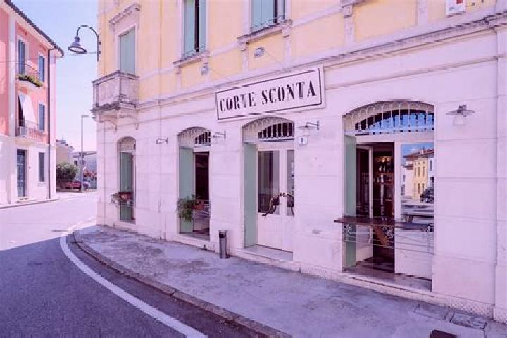 Escorts Santorso, Italy — Local Companions