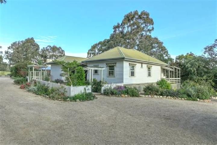 Escorts Sarsfield, Australia — Local Companions
