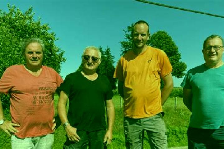 Escorts Savigny-le-Vieux, France — Local Companions