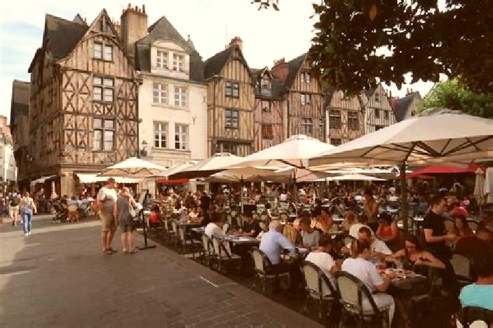 Escorts Savonnieres-devant-Bar, France — Local Companions