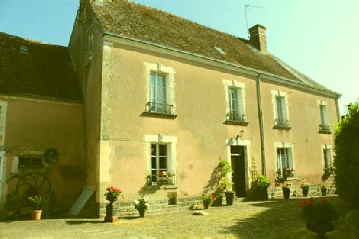 Escorts Sceaux-sur-Huisne, France — Local Companions