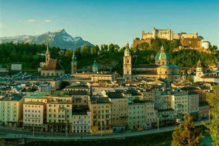 Escorts Schildorn, Austria — Local Companions