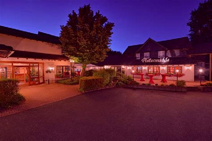 Escorts Schmelz, Germany — Local Companions