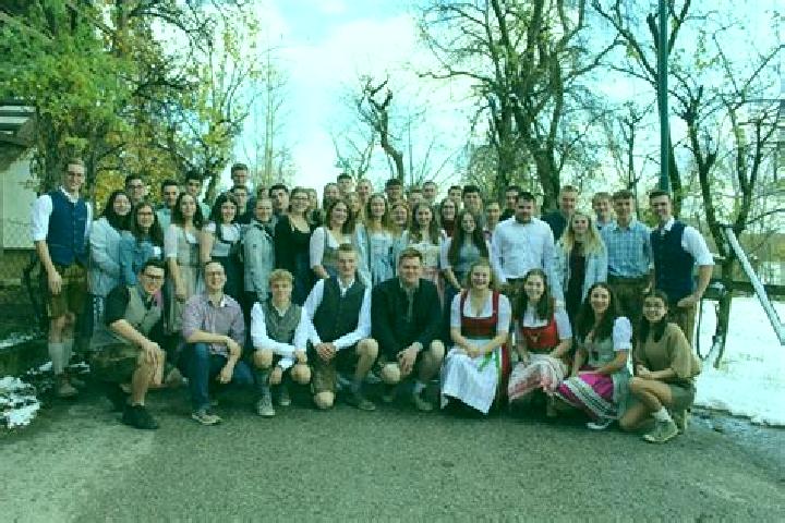 Escorts Schoenau an der Triesting, Austria — Local Companions