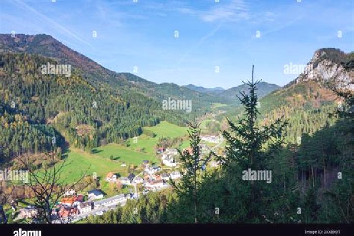 Escorts Schwarzau im Schwarzautal, Austria — Local Companions