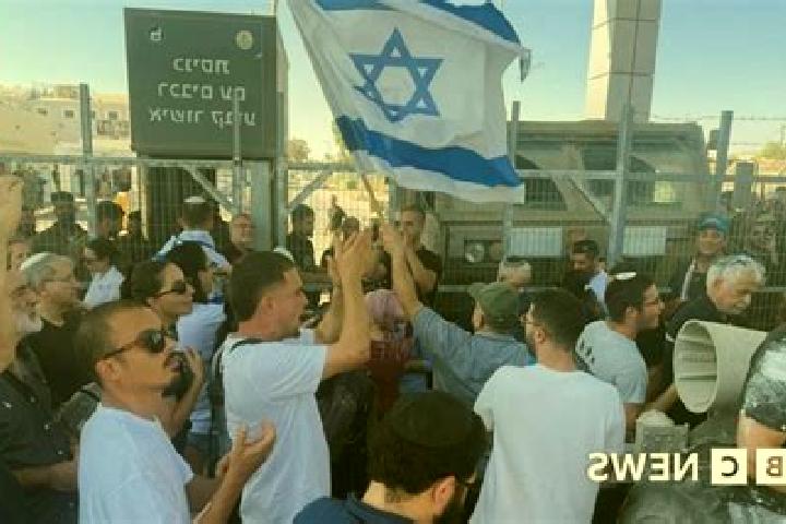 Escorts Sde Warburg, Israel — Local Companions